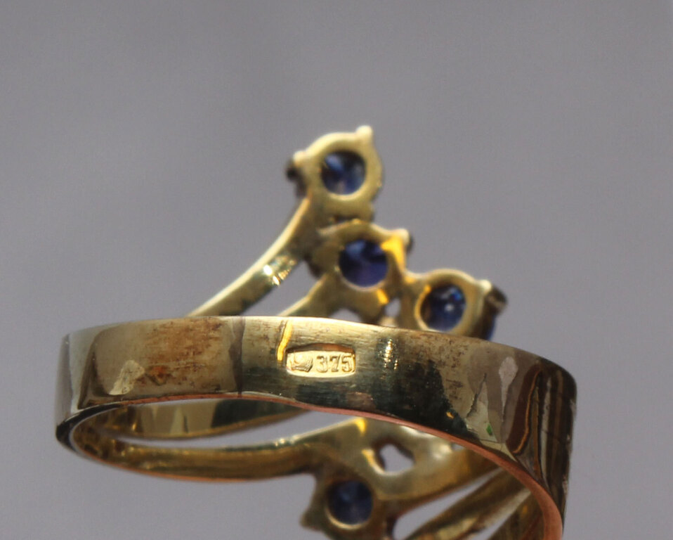 Золотой комплект с сапфирами - крест, кольцо