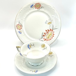 Roku darbs trio. Glezniecība un reljefs porcelāns. VDR. 60 gadus vecs 