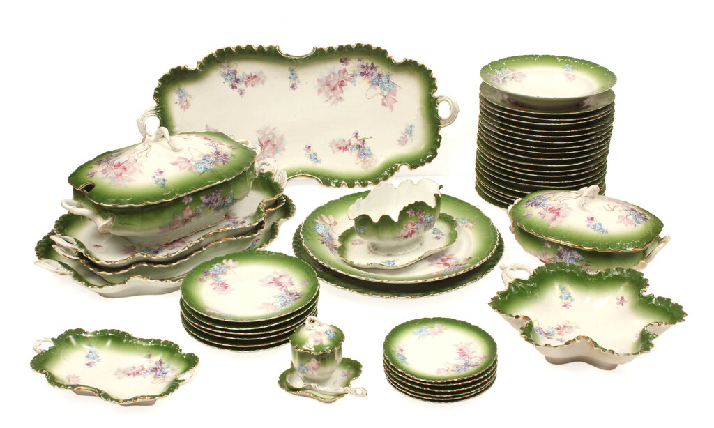 Kuznetsov porcelain dinner service 