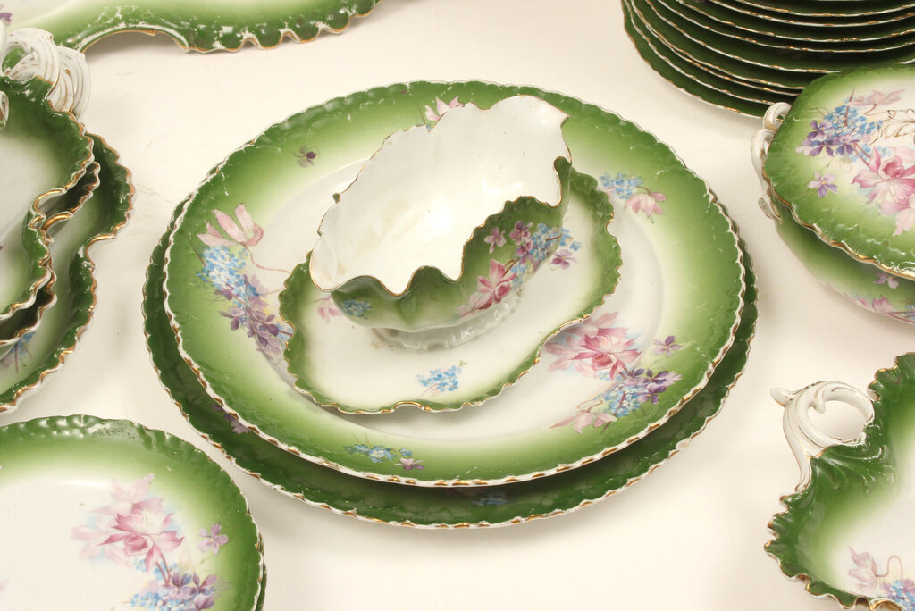 Kuznetsov porcelain dinner service 