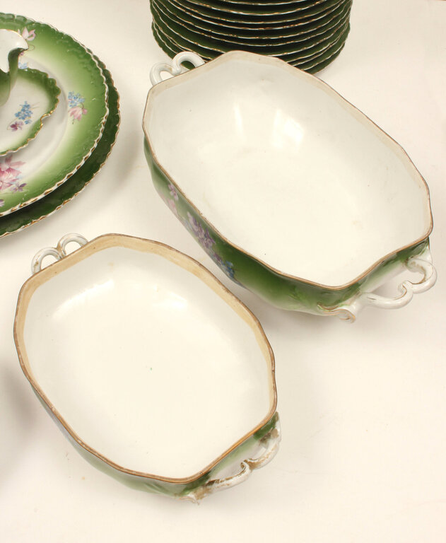 Kuznetsov porcelain dinner service 