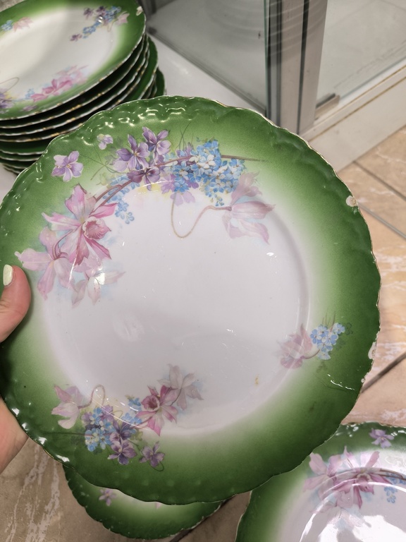 Kuznetsov porcelain dinner service 