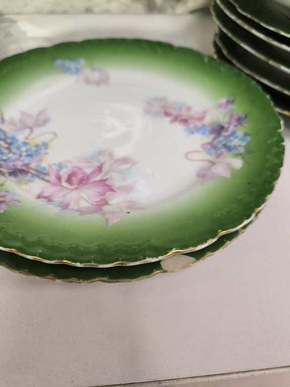 Kuznetsov porcelain dinner service 