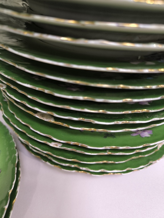 Kuznetsov porcelain dinner service 