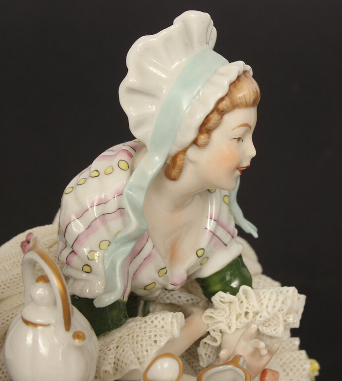 Porcelain figurine 