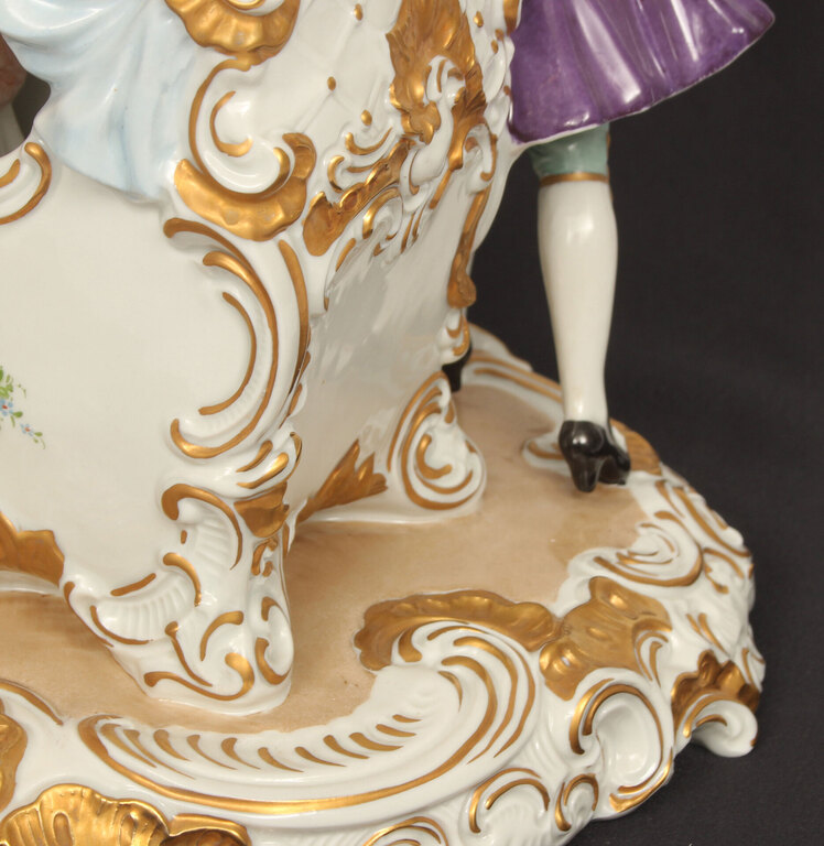 Porcelāna figūriņa ''Pie karietes''