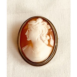 Antique cameo in a silver frame. Fine and elegant work of an old master. 800 standard. France