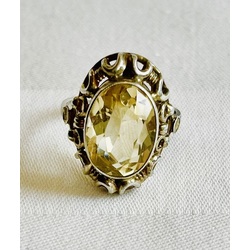 Antique silver ring with yellow topaz of excellent purity and cut. Biedermeer. 19th century. Bavaria.