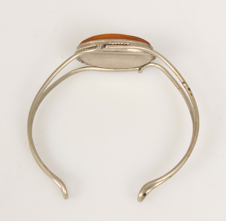 Bracelet with amber