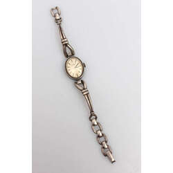 Серебряные наручные часы в стиле модерн