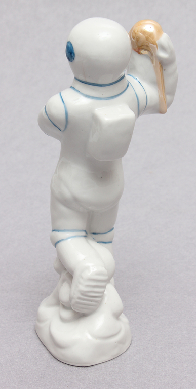 Porcelain figure 