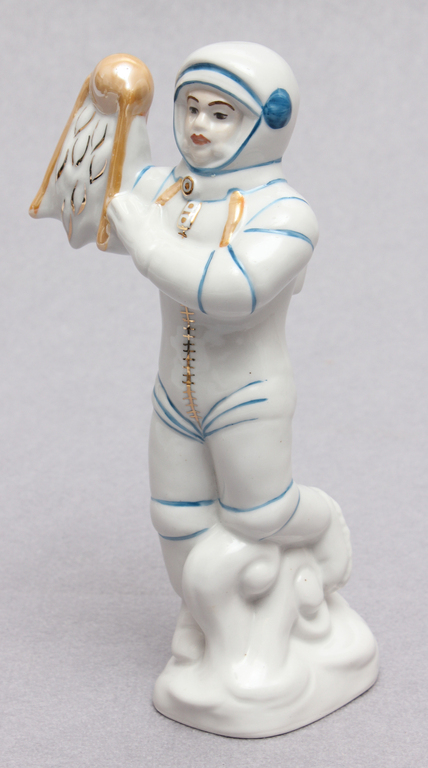 Porcelain figure 