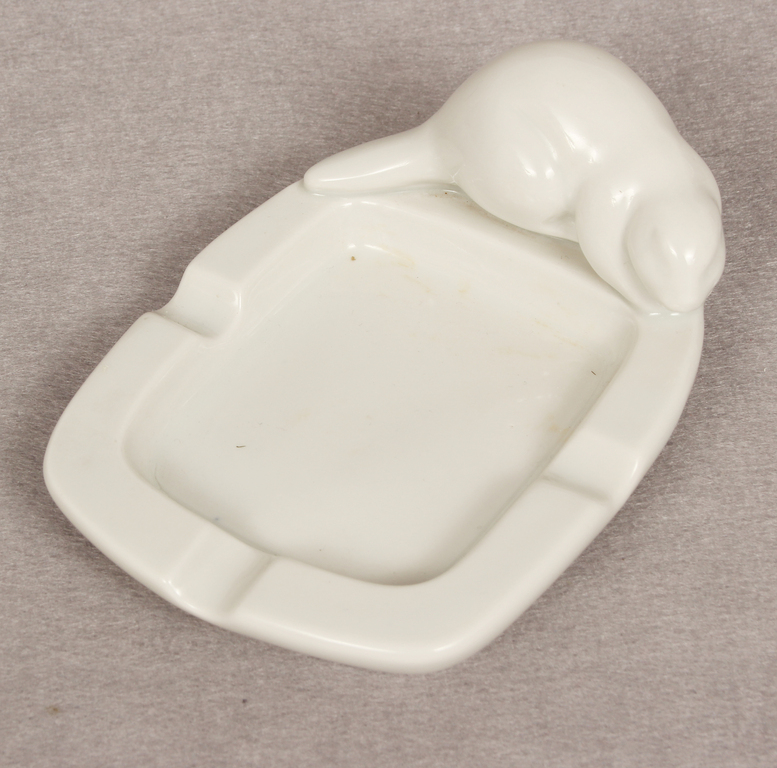 Porcelain ashtray with beaver