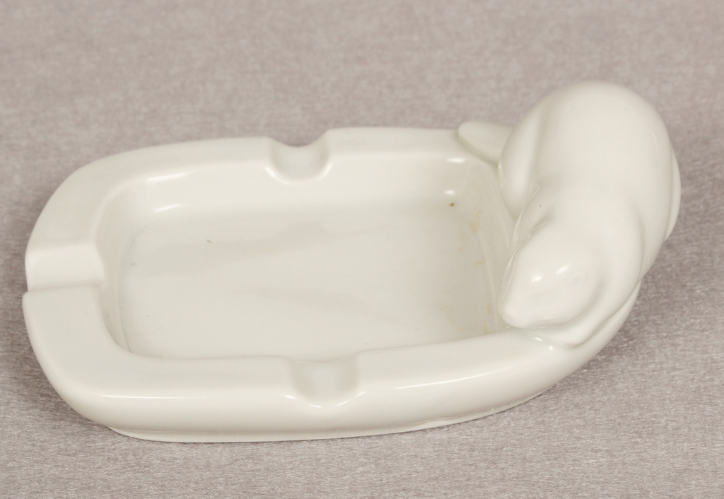 Porcelain ashtray with beaver