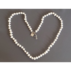 Freshwater pearl necklace 