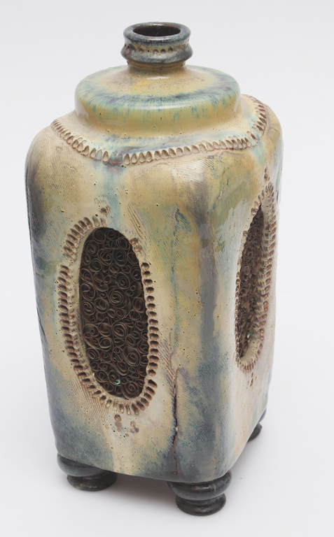 Ceramic vase 