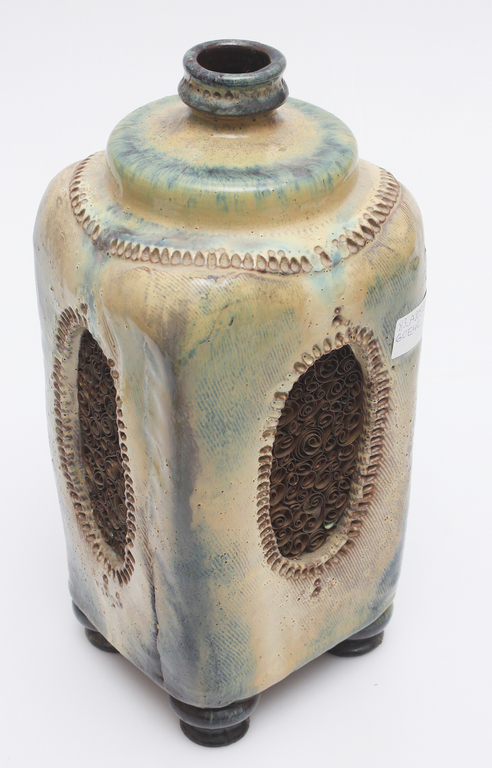 Ceramic vase 