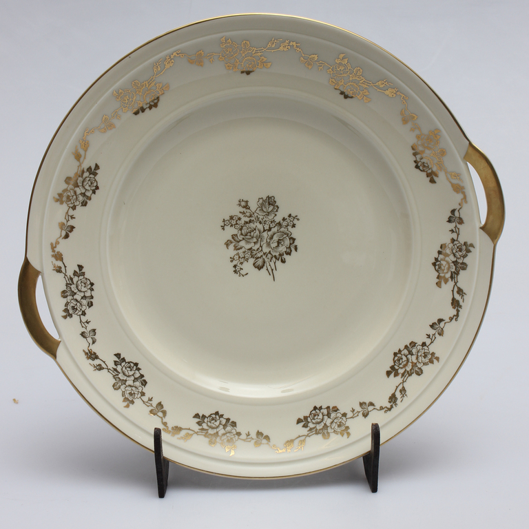 Porcelain serving plate 