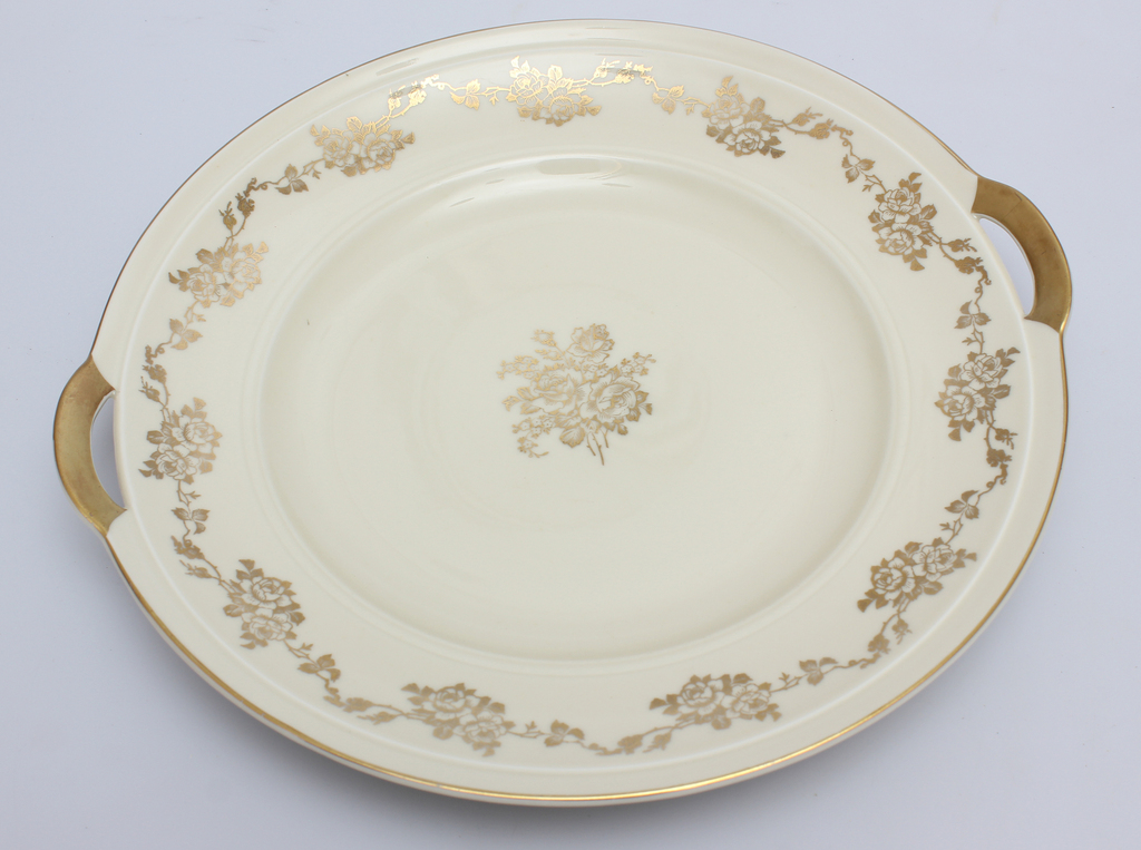 Porcelain serving plate 