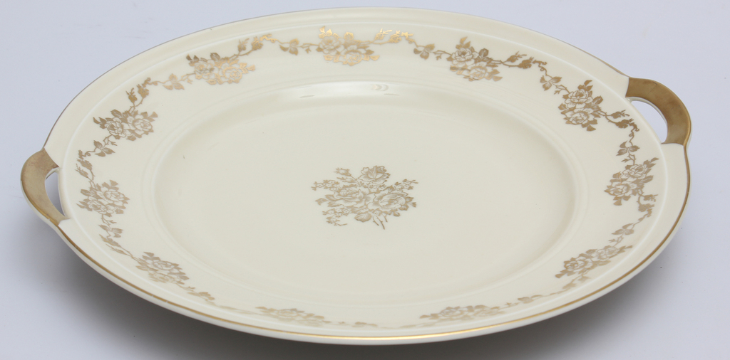 Porcelain serving plate 