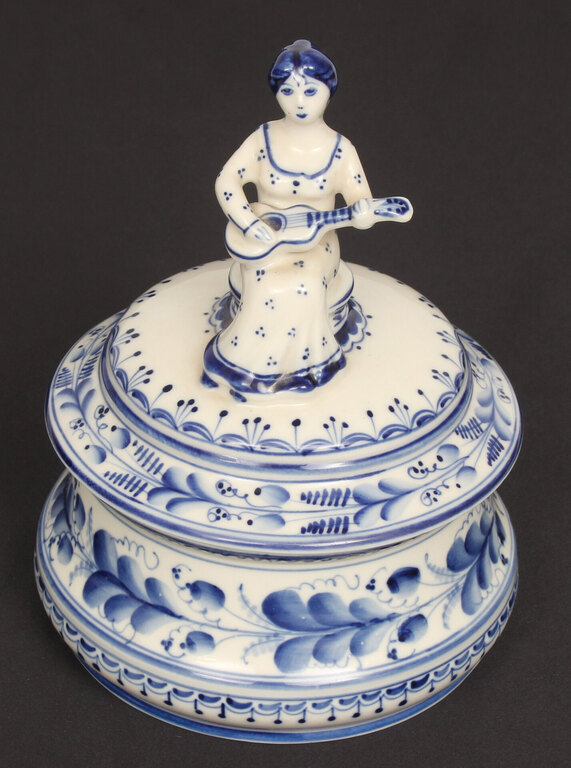 Porcelain container with lid