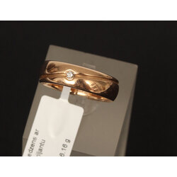  Gold ring with diamond