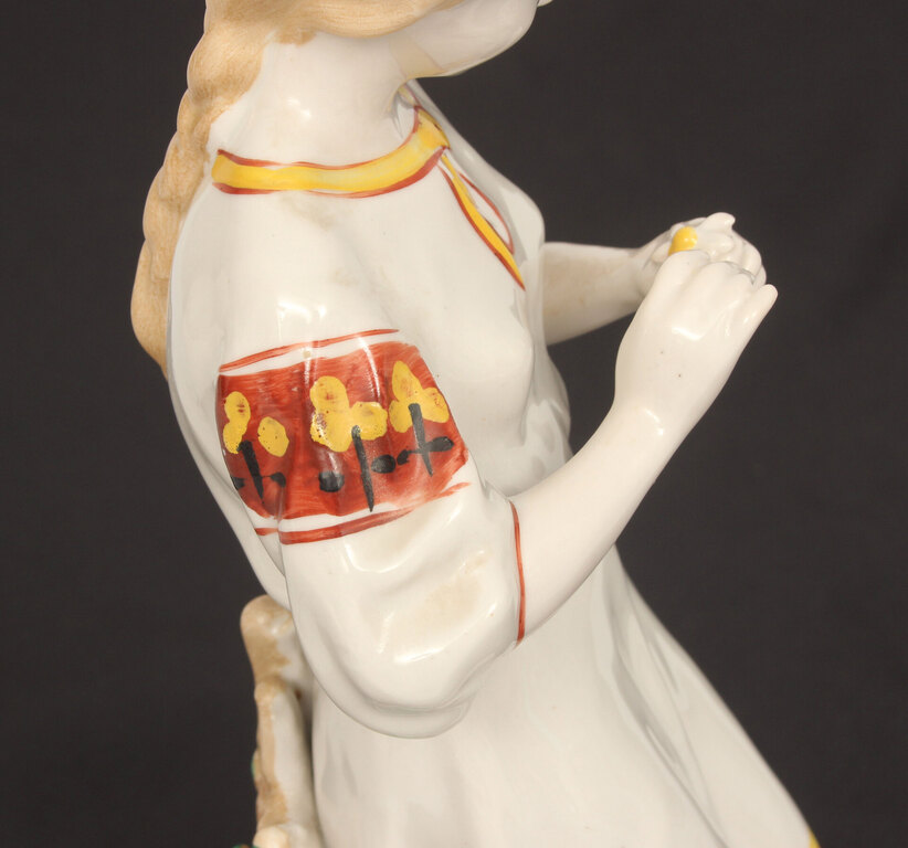 Porcelain figure 