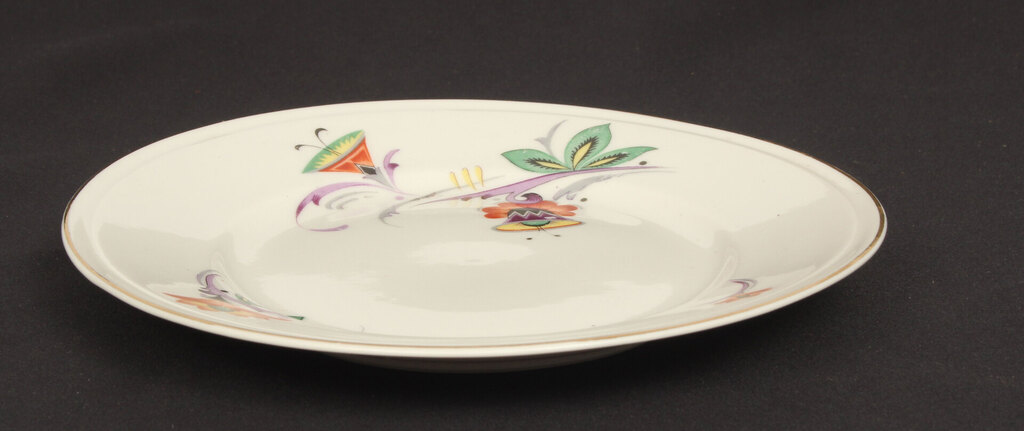 Porcelain plate