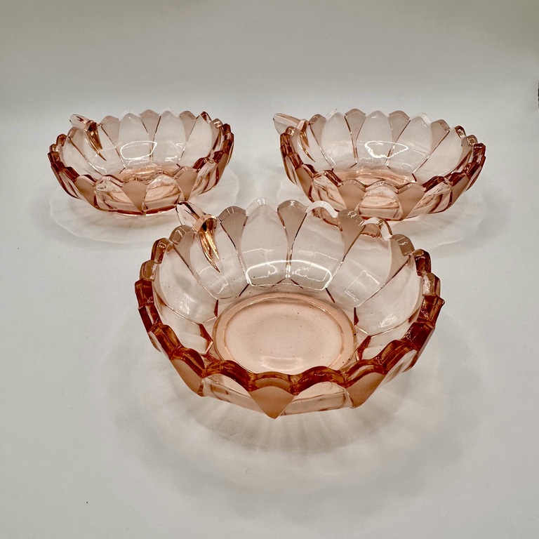 Pink glass bowls from the American Great Depression 