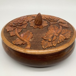 Wooden carved walnut box. Handmade by a folk craftsman. Latvia. Beginning of the last century.