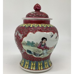 Antique Chinese tea jar. Hand painted and in excellent condition. Beginning of the last century.