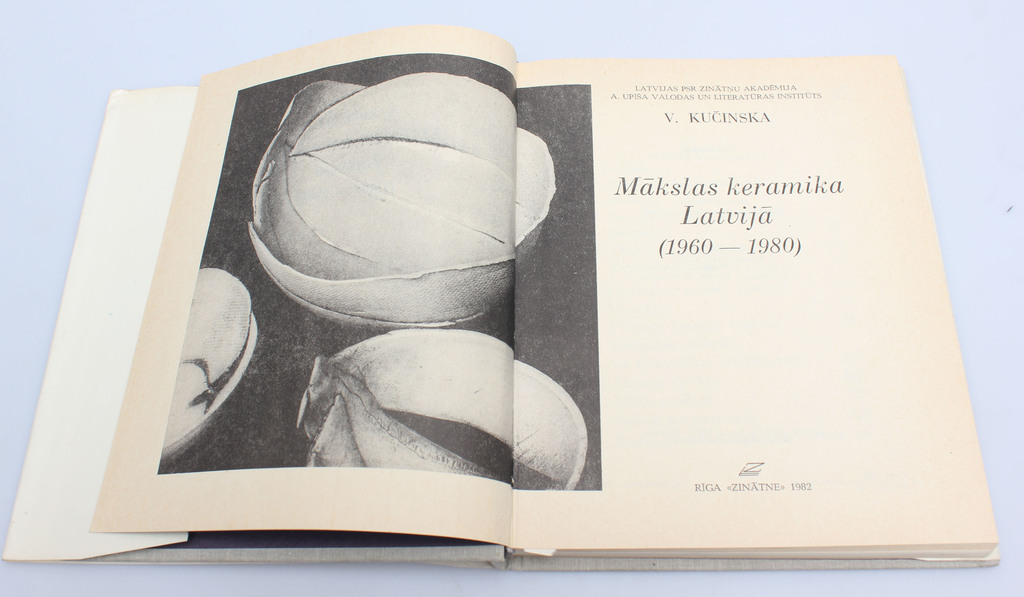 9 books on Latvian art and exhibition catalogue