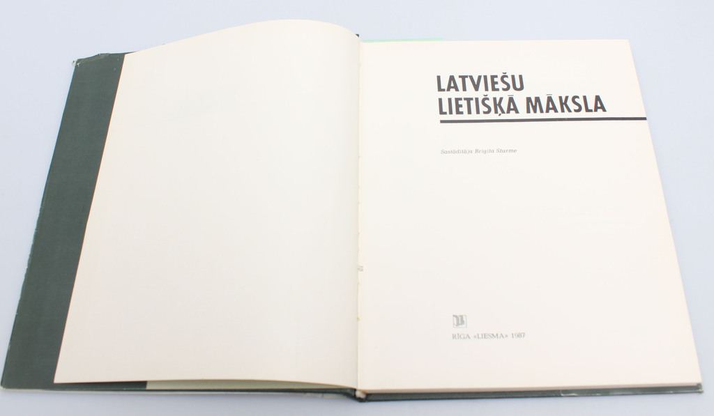 9 books on Latvian art and exhibition catalogue