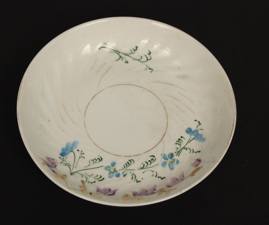 Painted porcelain plate 