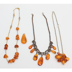 Set of 3 necklaces, 1 pendant in molten amber