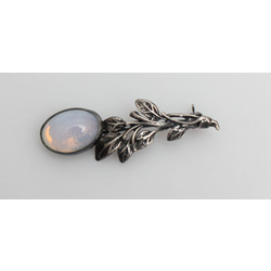 Silver brooch with moonstone