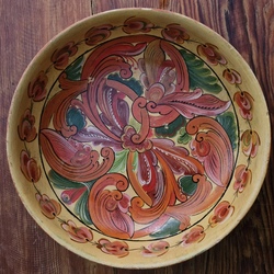 Plate with floral ornaments