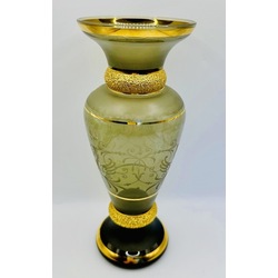 Fine crystal vase with 18k gold rims. Hand carved.