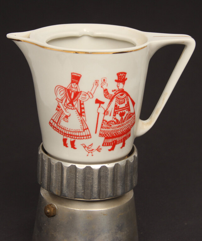 Porcelain coffee pot with metal bottom