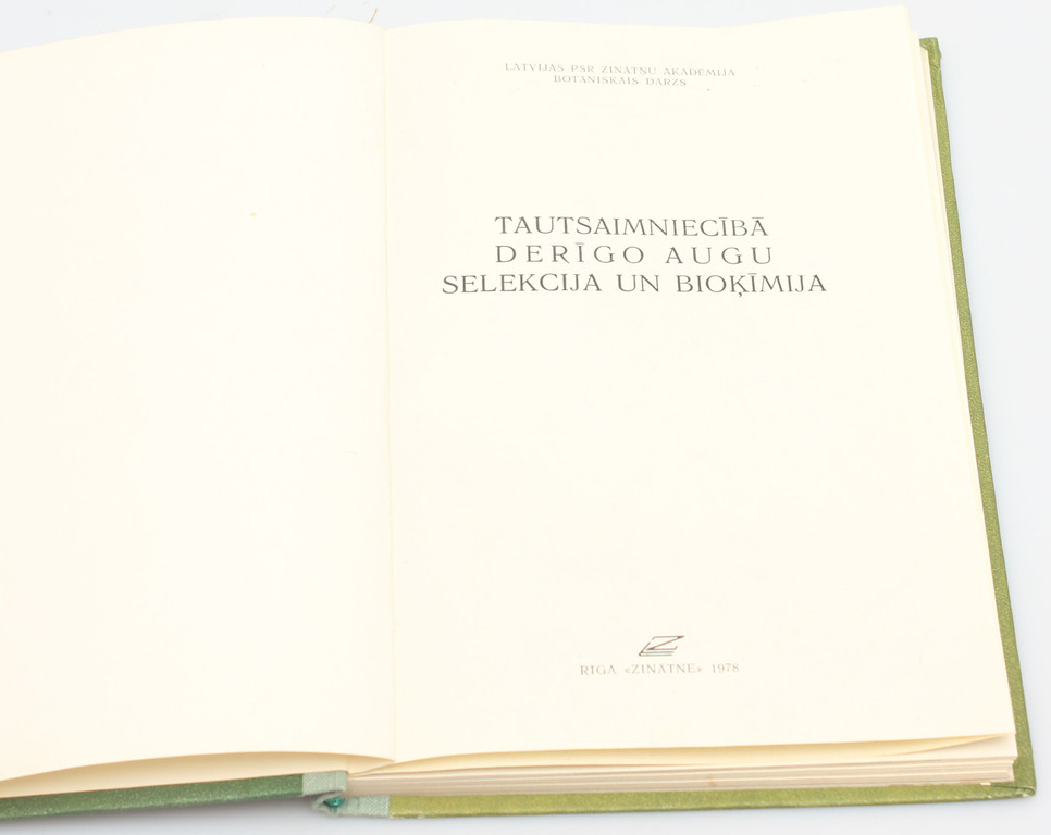 Grāmatu komplekts ''Augļu koku apgriešana, 1925'', '''Īpatnējā augkopība', 1926'', ''Tautsaimniecībā derīgo augu selekcija un bioķīmija, 1976''