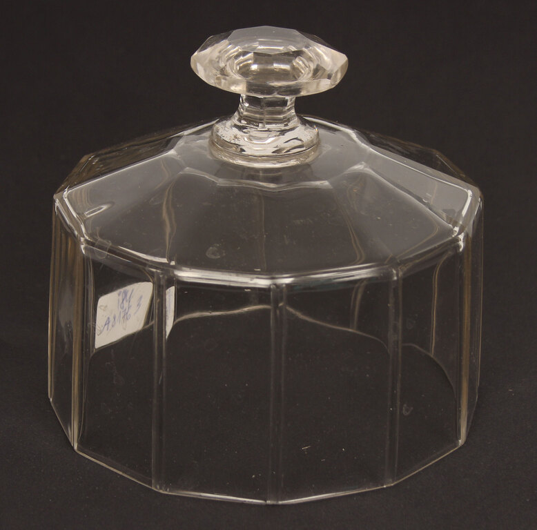 Glass utensil with a lid