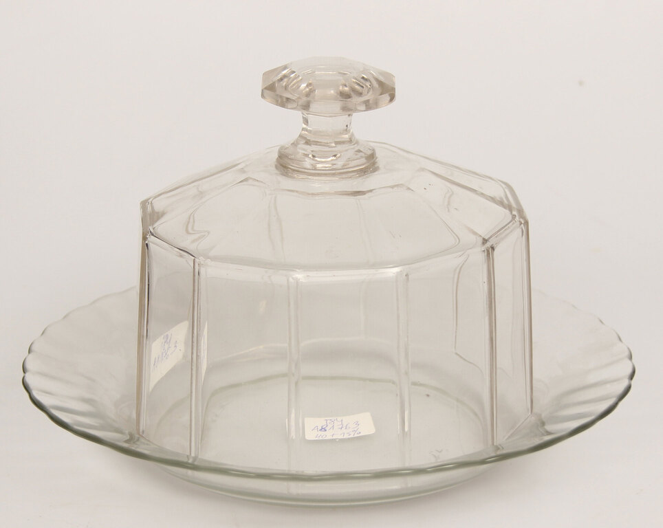 Glass utensil with a lid