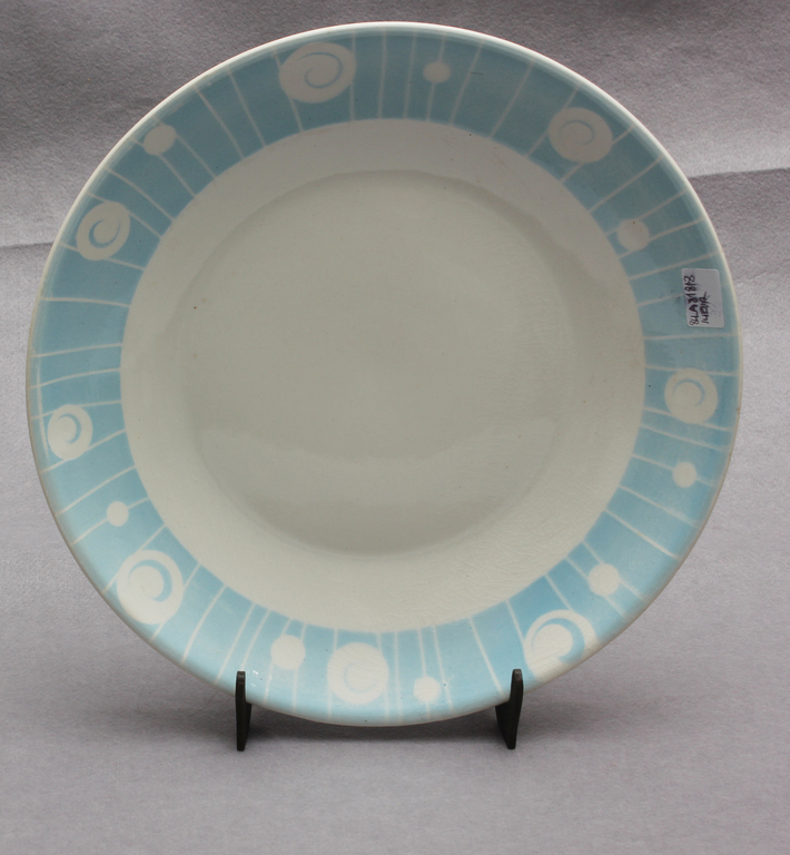 Faience serving plate 