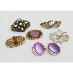 Various costume jewelry 