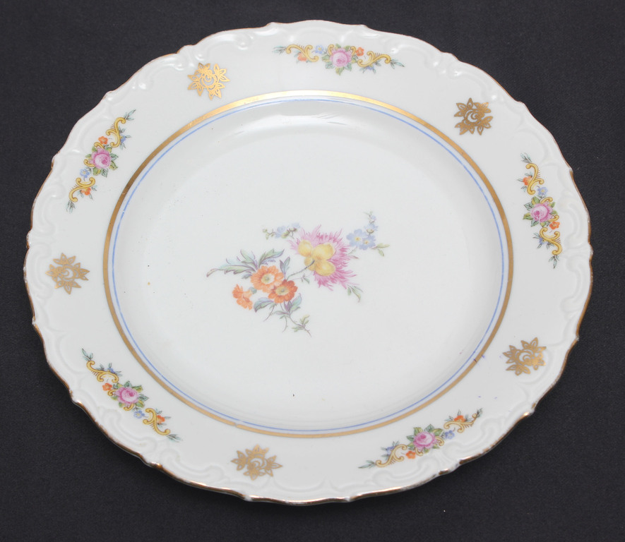 Porcelain plates (5 pcs)