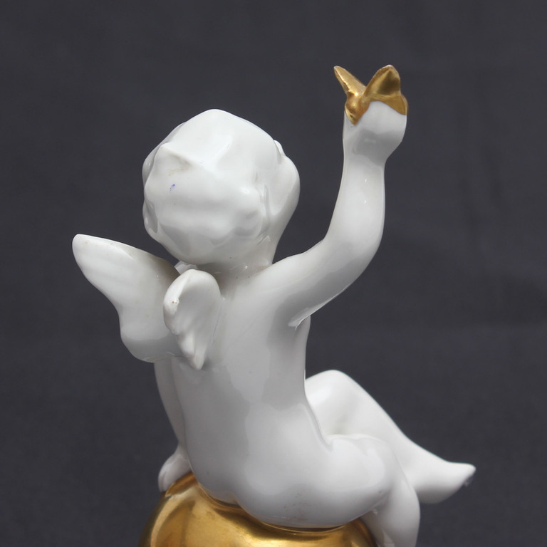 Porcelain figurine 