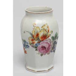 Porcelain vase with floral motif