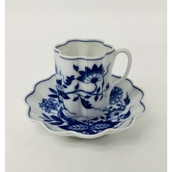 Coffee pair. Unique and rare form of Hunterreuther. Hand-painted, cobalt. Fine porcelain.