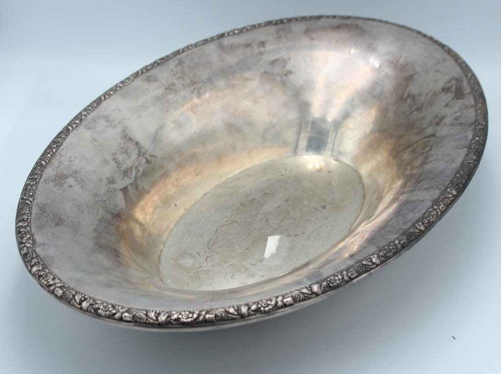 Silver serving dish 