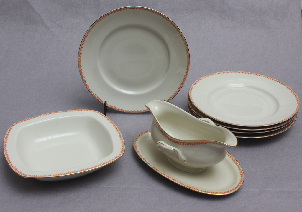 Kuznetsov porcelain tableware set - 5 dinner plates, 1 serving bowl, 1 sauce dish